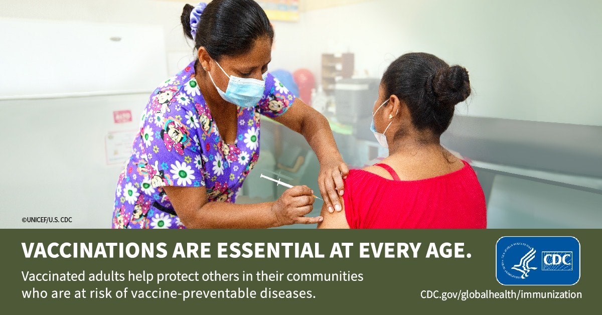 La colaboración es clave. El CDC trabaja con países y socios para desarrollar y aplicar estrategias de vacunación, garantizando programas de inmunización sólidos y una respuesta rápida a las amenazas de enfermedades. Mayor Info: bit.ly/3TR962U #WorldInmunizationWeek