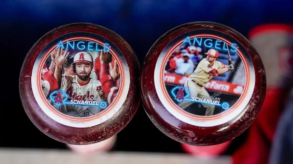 Topps putting images of MLB players into bat knobs for future card inserts @cllctMedia @darrenrovell cllct.com/sports-collect…