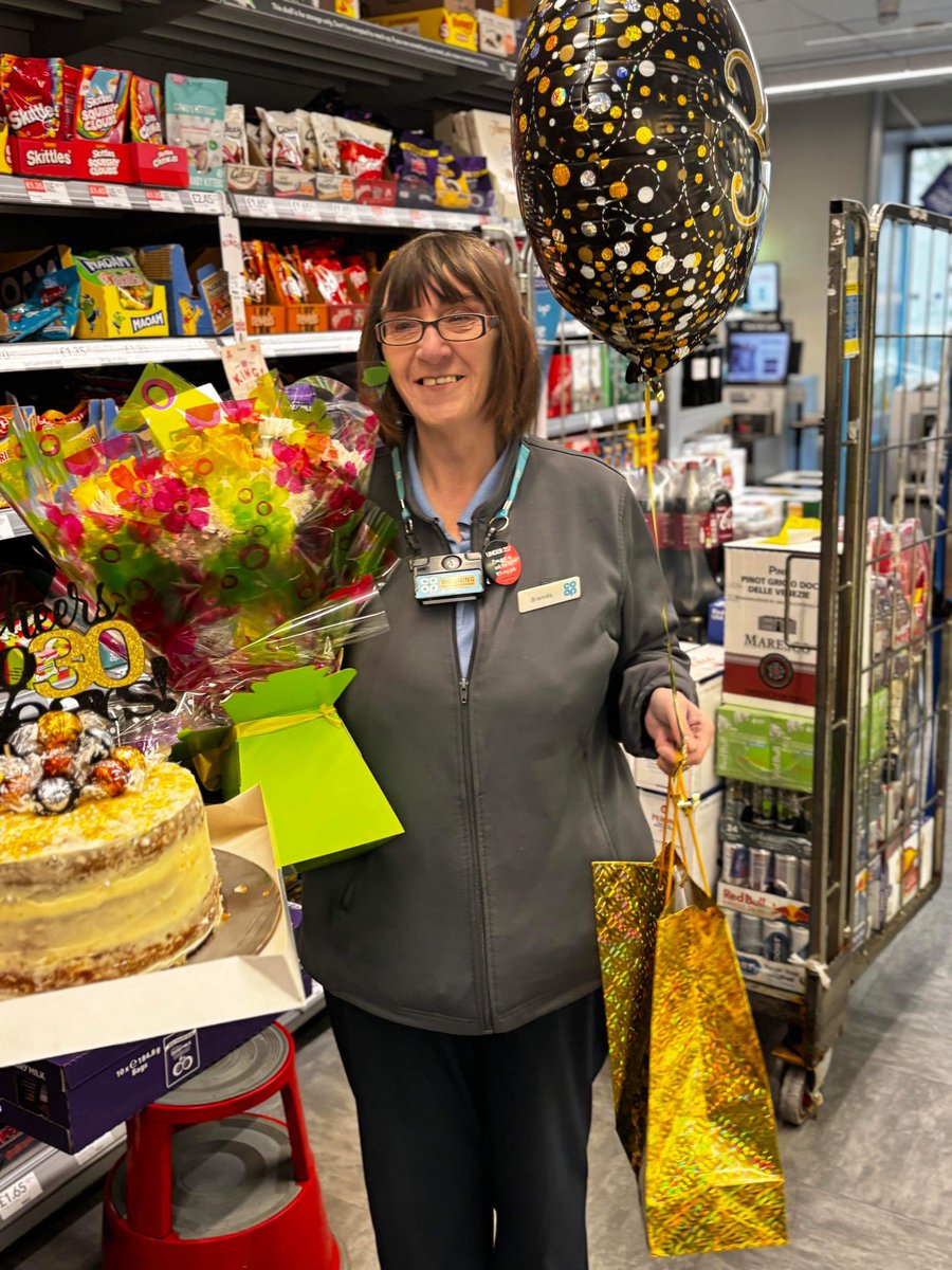 #teamAlbertRoad  🥳

Congratulations to Brenda celebrating 3️⃣0️⃣years at @coopuk 

Thank You !! 🤩 

#celebration #30yearsservice #coopuk #CoopRadio