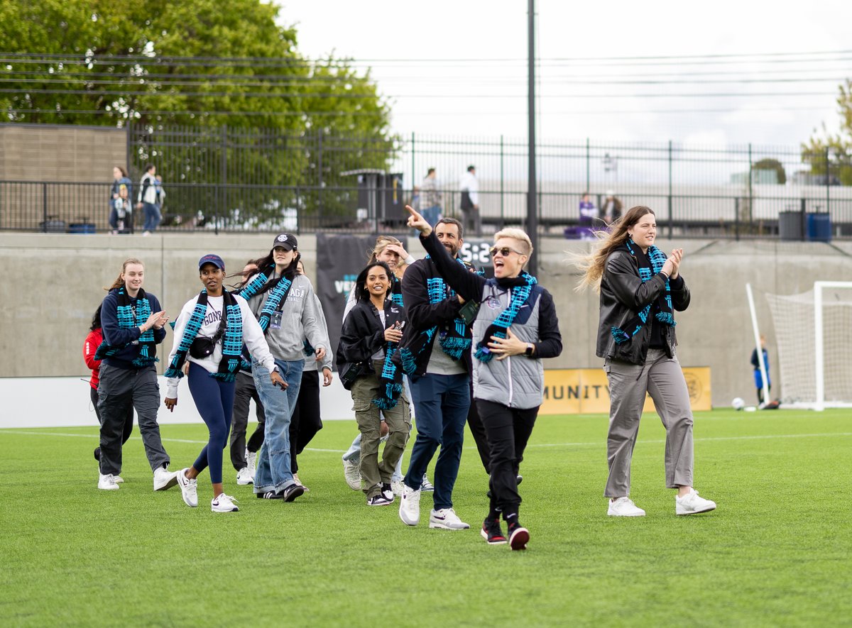 SpokaneVelocity's tweet photo. Biiiiig shout out to @ZagWBB team for leading the Rumble Tradition at our game last weekend!
#SpokaneVelocityFC #GUWBB #GoZags #ZagBB #ZagWBB #UpTheFalls https://t.co/VOSwbnIntJ