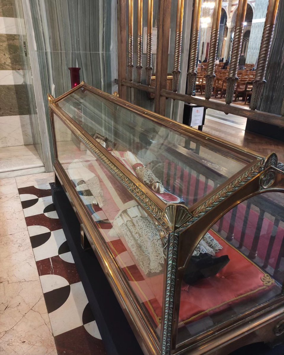 The Chapel of St George and the English martyrs commemorates the forty English and Welsh Catholic martyrs of the sixteenth and seventeenth century. Includes the reliquary of St John Southworth, martyred in 1654 during the interregnum under Elizabethan anti-priest legislation.
