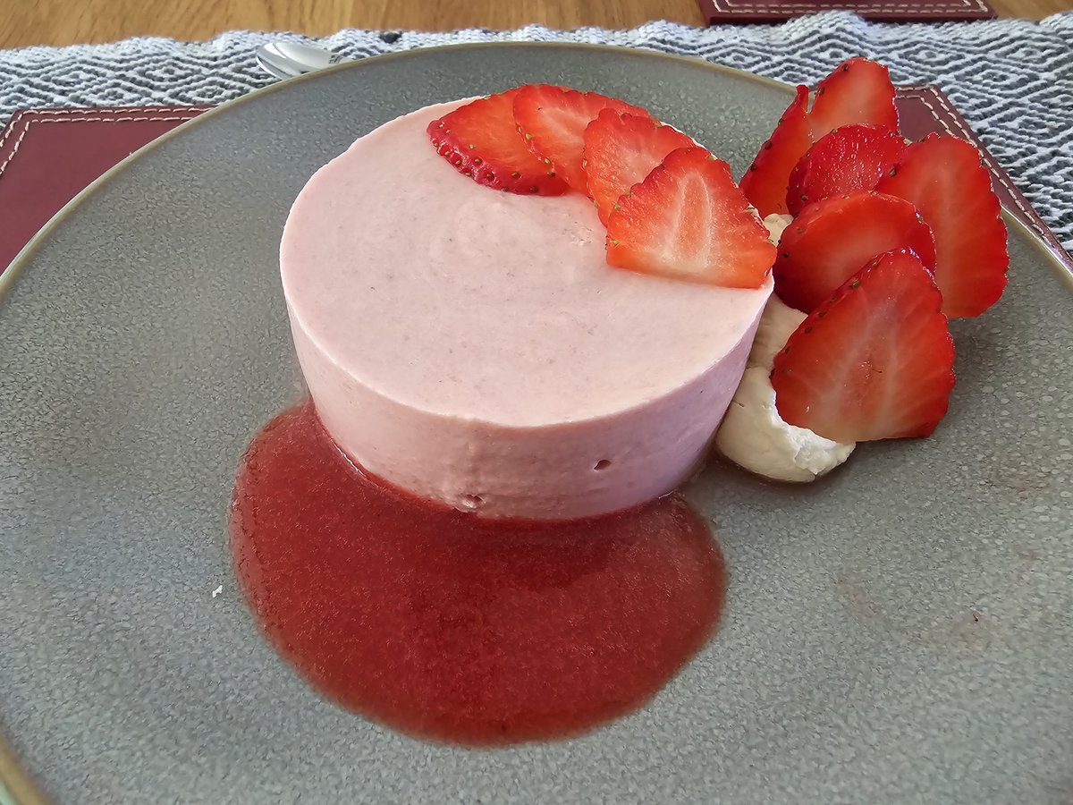 More cooking! Lovely strawberry mousse @BBCFood @TastyUK  #homecooking #newskill #positivementalhealth #relaxing #recipe #delicious #wow