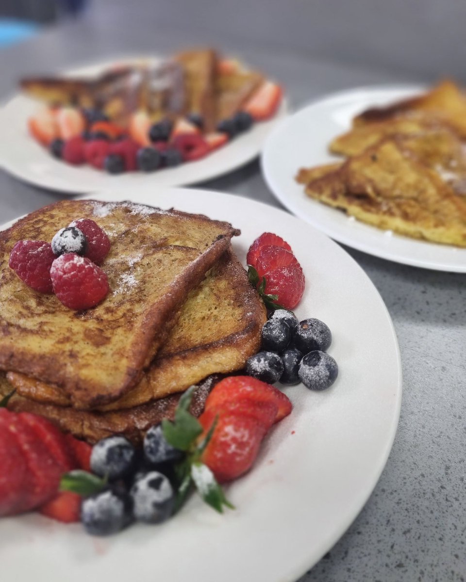 Whether you call it Pain Perdu or French Toast, our ‘Cooking with English’ class agreed it was tres bien yum yum! 😋 🇫🇷 #eggybread #food #dessert #esol #communitykitchen