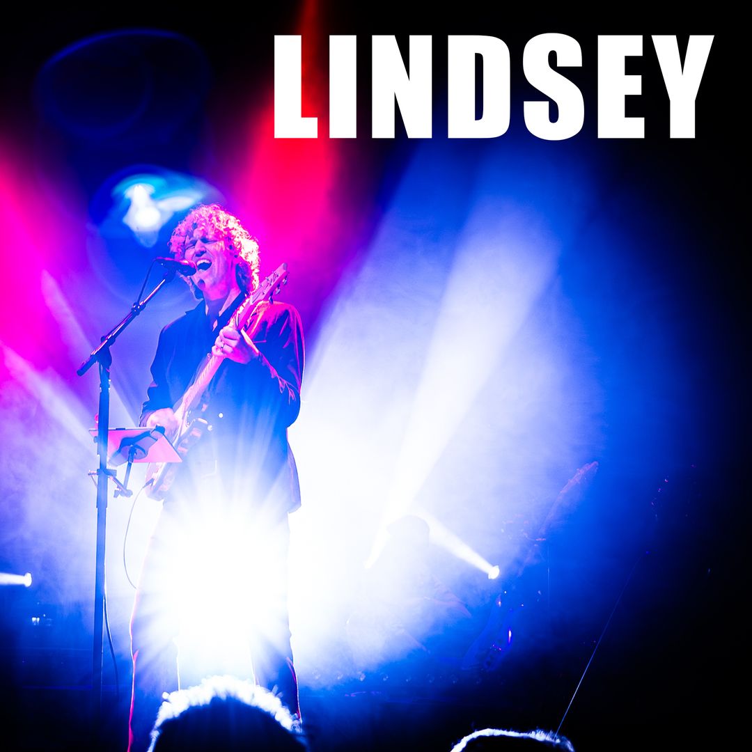 Our 'Lindsey' giving it some! Witness his skills live at Theatre Royal Winchester Sat 8th June.  Book now at bit.ly/3uIFxIw

#winchester #livemusic #keepmusiclive #tributebands #coverbands #musician #bandlife #prs #prsguitars #performance #fleetwoodmactribute