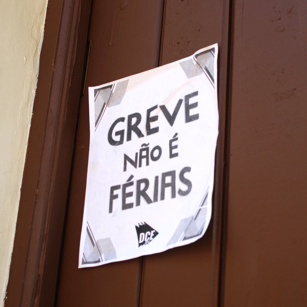 ATUALIZAÇÕES DA GREVE NA UFSJ 🔴

Até o começo desta semana, segundo a Andifes, 22 UF's estavam em greve. Outras 12 estavam com indicativo de paralisação aprovado e 16 já haviam decidido não aderir. Em 17 universidades, ainda haveria assembleia. 🧵