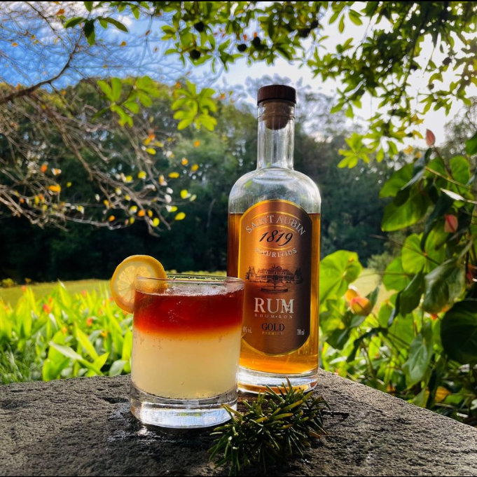 Experience St Aubin Premium Gold Rum, crafted from pure cane juice. Enjoy woody, spiced notes in our Golden Sweet and Sour cocktail for an unforgettable taste adventure!🌟🍹

60ml St Aubin Premium Gold Rum
15ml Angostura bitters
30ml lemon juice
15ml Ginger syrup

Enjoy !!