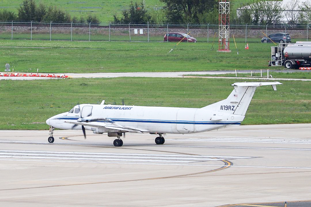 Places to go, things to deliver 👋📦  
BE1900 on the move at @SATairport 

📸: Suncoast Spotter
#planespotting #avgeek #aviationdaily