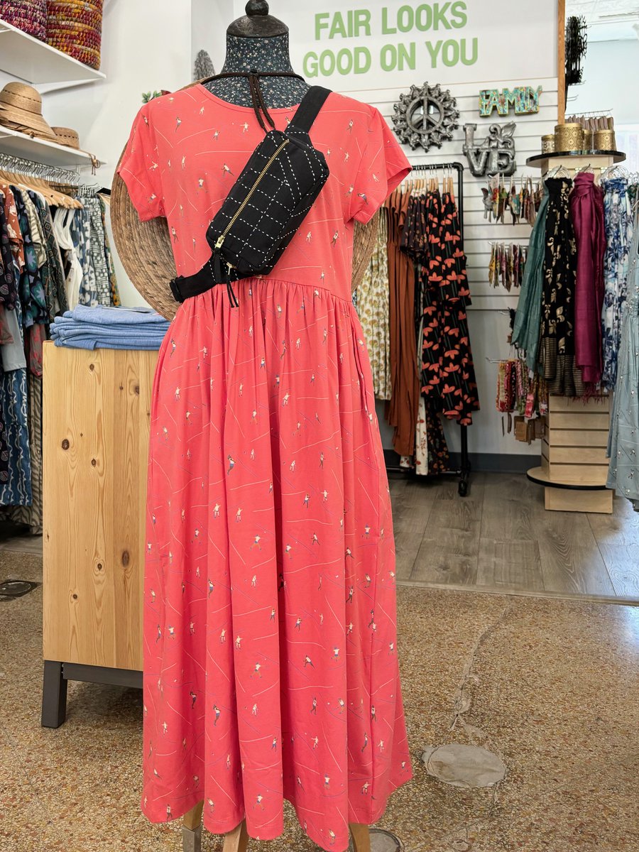 Clothes to be Loved and Lived in ✨
Shop the latest #ethical fashion, Tue-Sat 11-6, Sun 11-4; anytime online> zeebeemarket.com/collections/dr…

#zeebeemarket #fashionrevolution #ethicalfashion #fairtradedress #slowfashion #newarrivals #shopfairtrade #stlouisgiftshop #shoplocal #STLMade