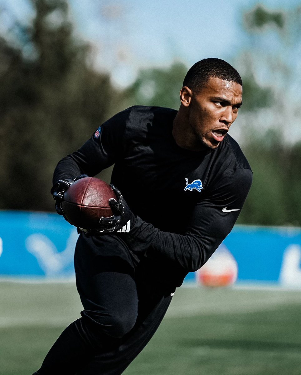 WR1 going for 1,800+ 😤

#OnePride