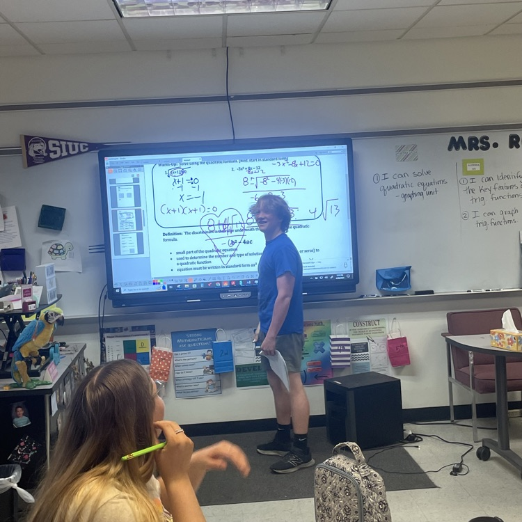 PCHSDragons's tweet image. Jag is teaching his algebra peers how to solve a quadratic equation 🧮
#quadraticformula