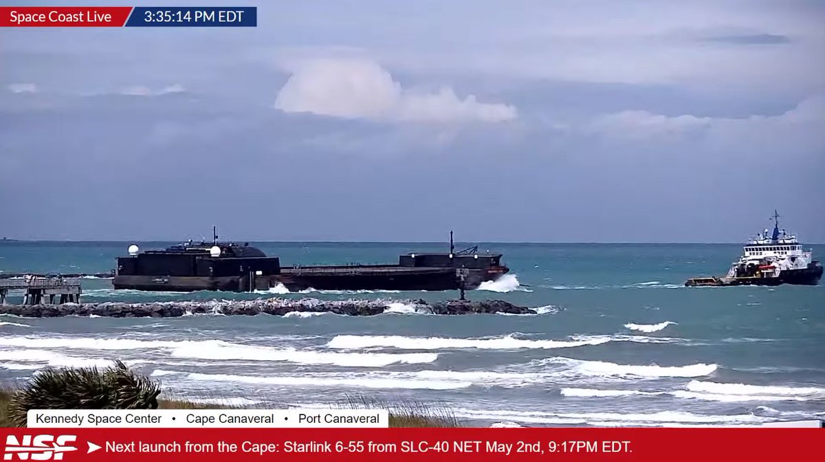 Departure! A Shortfall of Gravitas droneship is underway from Port Canaveral to support Starlink 6-55. Tug Signet Warhorse III towing. 📸 nsf.live/spacecoast