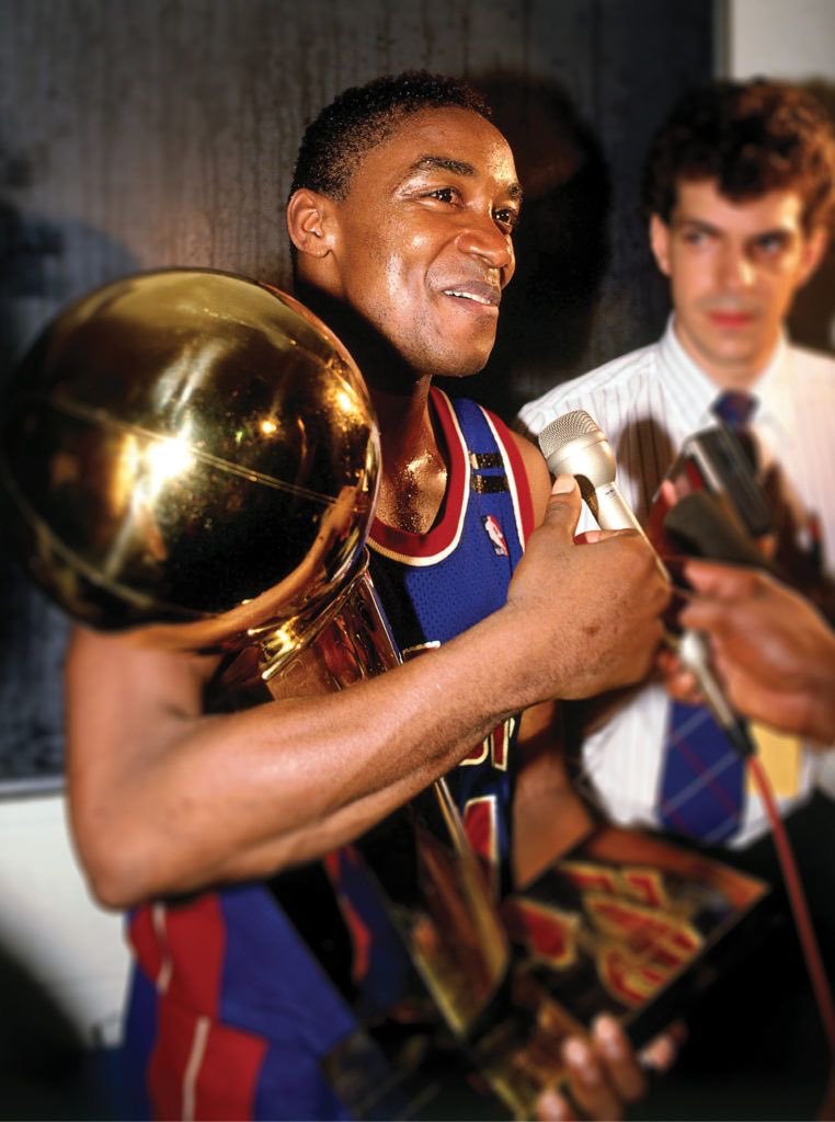 Isiah Thomas 63 Yaşında! 🎂 🎀 Hall of Fame 💍 2x NBA Şampiyonluğu ⭐ 12x All-Star 🏅 5x All-NBA 🏆 1990 Finaller MVP'si 👑 1985 Asist Kralı 🎗️ NBA75 Üyesi 📊 979 maç | 19.2 sayı | 3.6 ribaund | 9.3 asist | 1.9 top çalma