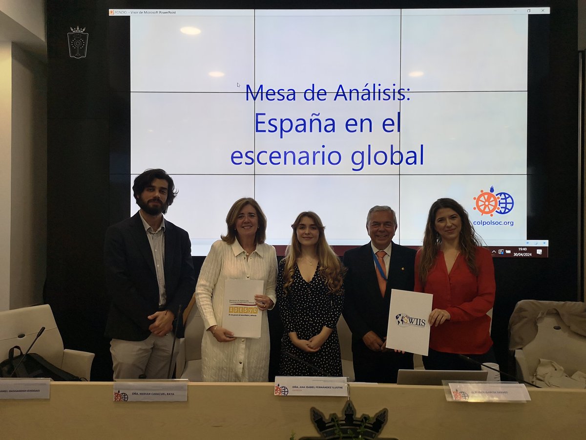 Un honor haber participado con mi compañera en @ADESyD2011 @SWIIS2011 @MontseFerrero, el TG Rubén García Servet y @dbashandeh en la mesa redonda moderada x Ana Isabel Fdez, tras la Asamblea d @infoCOLPOLSOC, en @icam_es: '#España en el escenario global' Hablamos d #UE @NATO y +!