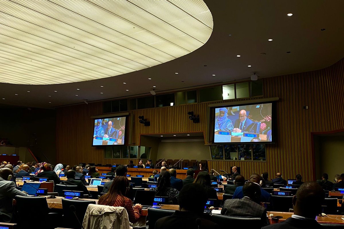 At #CPD57 Minister Haidar spoke on the objective of the #Maldives🇲🇻 to build better lives by shaping development through a long term sustainable approach - with a focus on socioeconomic wellbeing, active labour market policies, fiscal & climate resilience. @MHLUDmv @UNFPAMaldives