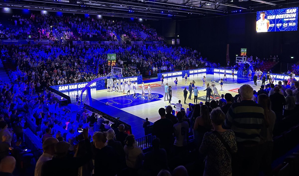 Peter van der Molen (@peter_vd_molen) on Twitter photo Een vol <a href="/Martiniplaza/">Martiniplaza Groningen</a> kleurde vanavond weer blauw! 🏀 <a href="/Donar_Official/">Donar</a> won in een heerlijke wedstrijd van <a href="/antwerpgiants/">WINDROSE GIANTS 🅰️</a> met 96-89! Op naar de Play-Offs! #Donar #together Een vol <a href="/Martiniplaza/">Martiniplaza Groningen</a> kleurde vanavond weer blauw! 🏀 <a href="/Donar_Official/">Donar</a> won in een heerlijke wedstrijd van <a href="/antwerpgiants/">WINDROSE GIANTS 🅰️</a> met 96-89! Op naar de Play-Offs! #Donar #together
