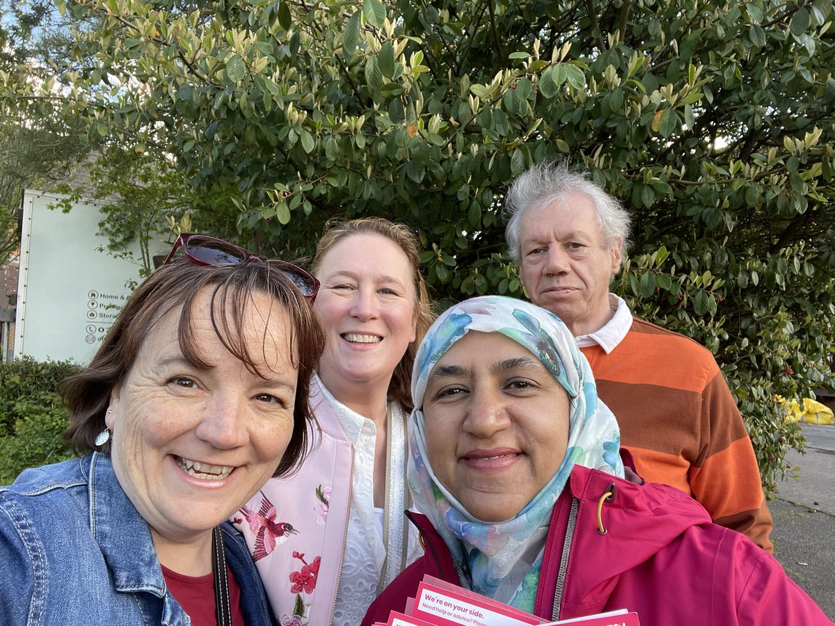 Door knocking in @RukhsanaMaliklp’s neck of the woods this evening. Lots of support for their local Labour candidate. #danesboroughandwalton #VoteLabour on 2nd May 😃🌹