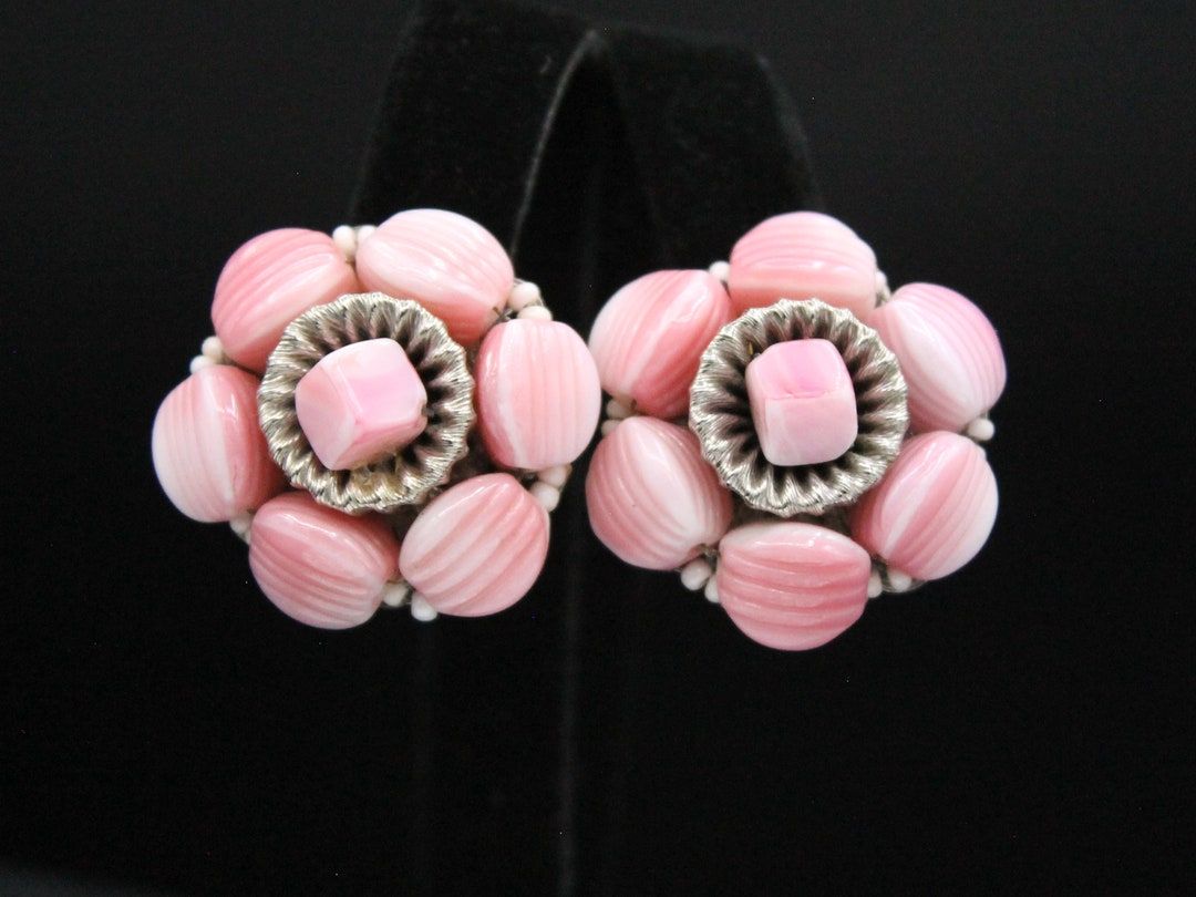 Hobé Variegated Pink Bead Cluster Earrings #vtg #vintage #vintagejewelry #vintageearrings #clipearrings #desiger #signed #Hobé #springstyle #springbling #giftforher #giftideas #mothersday #FlotsamFromMichigan #etsyvintage buff.ly/44peejC