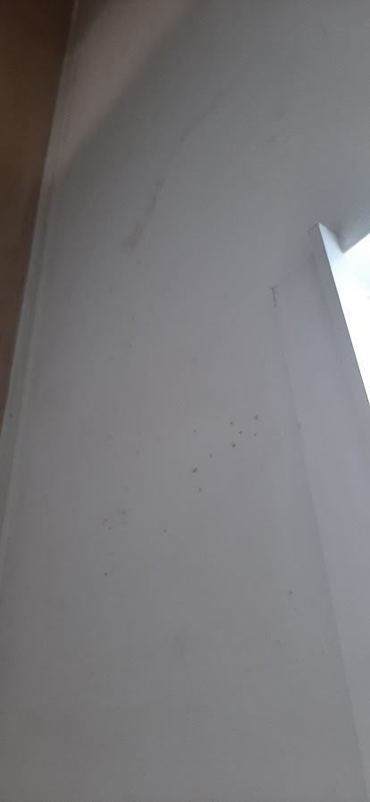 sage_gram's tweet photo. What was advertised vs. reality? @Airbnb, do the right thing and provide a full refund. Why are hosts not required to maintain the property as advertised from Day 1? This property is poorly maintained, dirty, and far from being a luxury.
https://t.co/LuLSLiAOII

Dirty walls. https://t.co/vuVExQrNAz