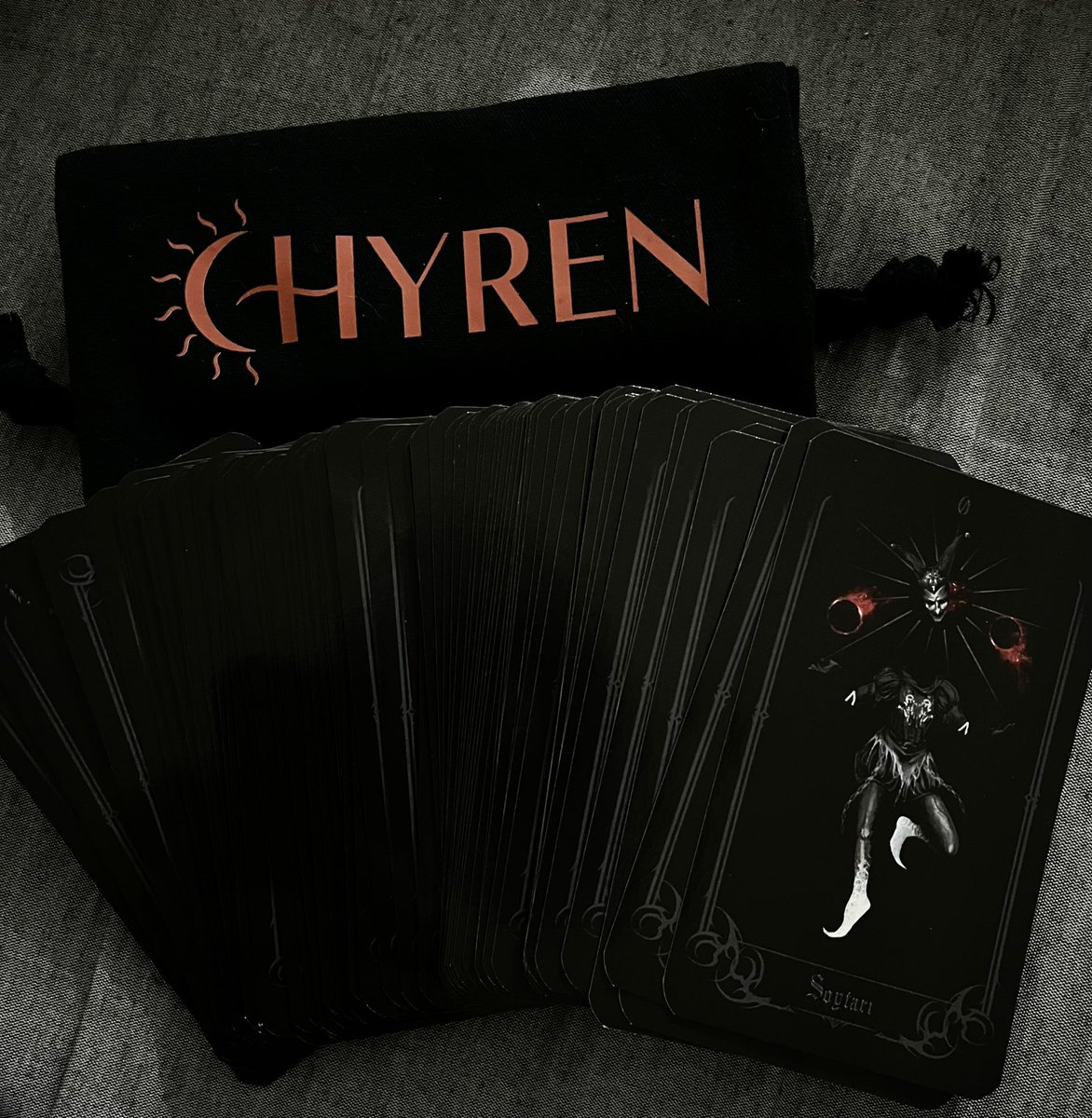 Özel olarak çizilen bu tarot destesine ve diğer modellerine chyren.online sitesinden sahip olabilirsiniz! #reklam