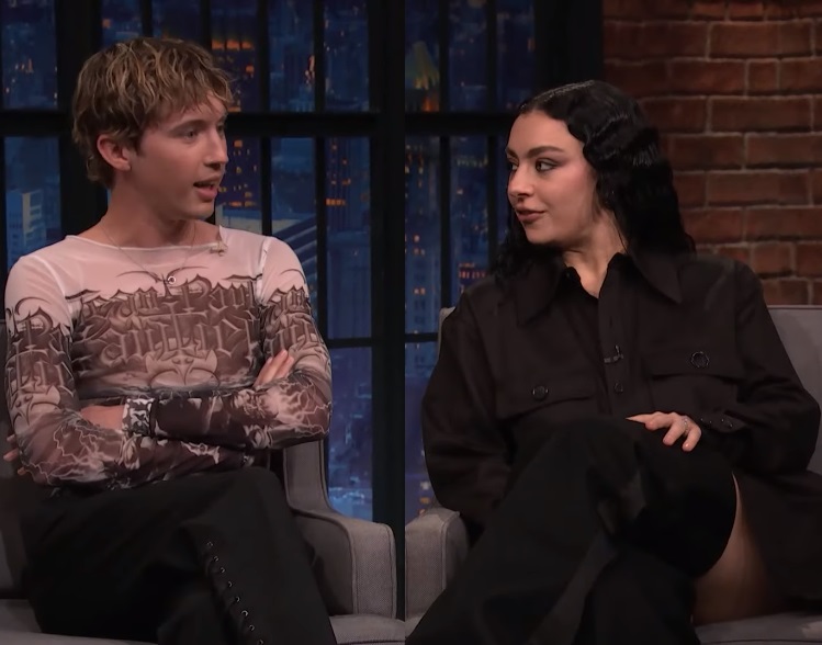 Charli XCX and Troye Sivan Met in the Kitchen of One of Her Iconic House Parties  
youtube.com/watch?v=pTYKWh…
#newmusic #music #popmusic #rnb #musicnews #musicpromotion