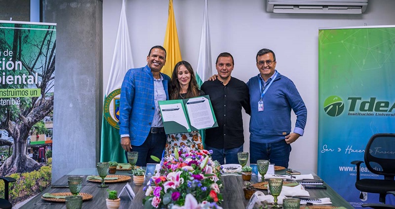 TdeA, IU Digital y Poli suscriben Alianza por la Economía Circular con la Secretaría de Medio Ambiente de Medellín cristobalnaranjo.com/medellin/tdea-… vía @<a href="/cristobanaranjo/">Cristóbal Naranjo</a> 
<a href="/tecdeantioquia/">TdeA</a> <a href="/PolitecnicoJIC/">Politécnico Colombiano Jaime Isaza Cadavid</a> <a href="/IUDIGITAL/">IUDigitalDeAntioquia</a> <a href="/amoramartinez1/">Ana Ligia Mora Martínez</a> <a href="/AlcaldiadeMed/">Alcaldía de Medellín</a> <a href="/adrianagarnicav/">Agarnica</a> <a href="/simonmolinag/">Simón Molina ♻️</a>