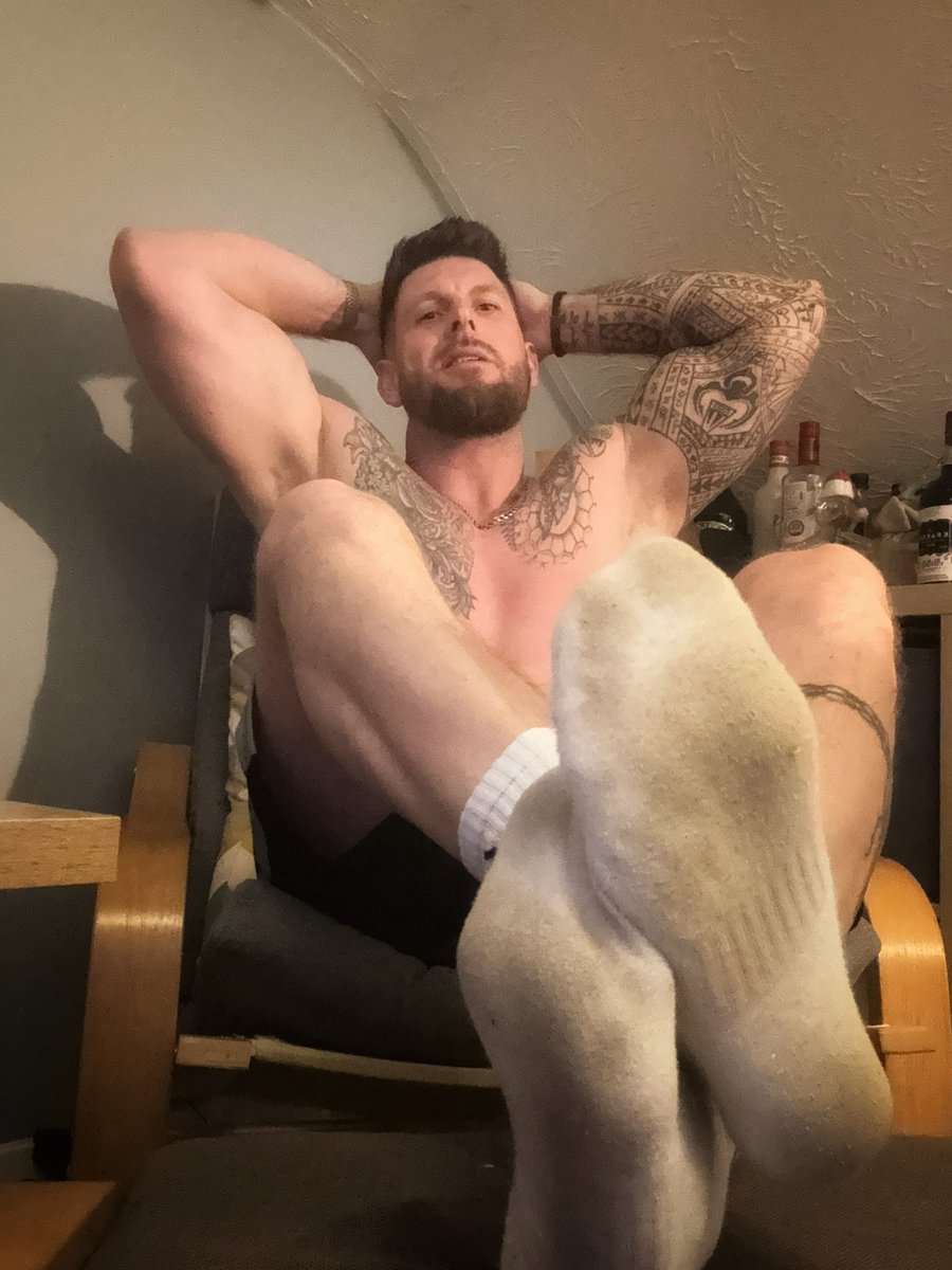 These Nike socks have been through the f@cking wars today in the gym. Who wants them, vacuum sealed to your door to smell me at your pleasure? Dm me!!! Highest offer gets them 🧦👃💦 #cashmaster #musclemaster #alphamale #findom #musclegod #footmaster