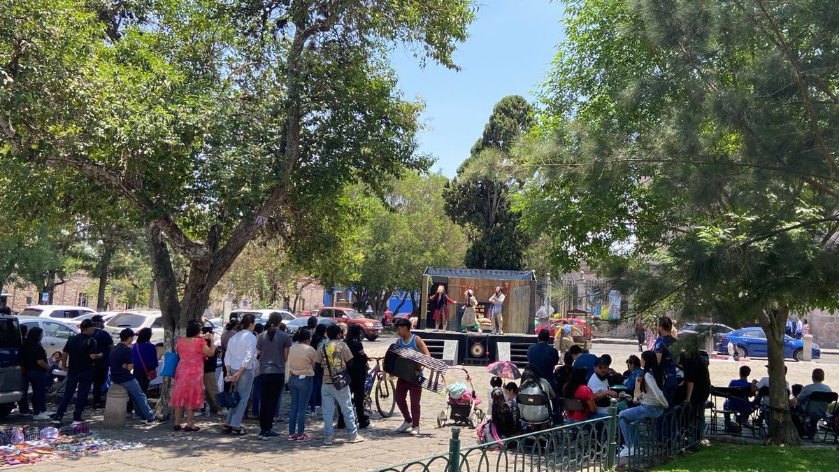 ⚡️🔝 Medios locales destacaron la participación del Carro de Comedias 2024 en la #FiestaLibroyRosa Michoacán, ¡te compartimos esta nota sobre el cierre de gira!

Y ¡nos vemos este sáb.4.may en el CCU, 11h!

informaoriente.com.mx/cultura/conclu…