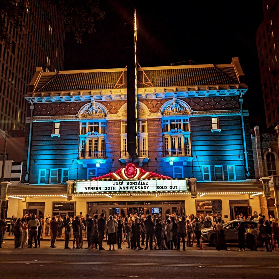 Post show vibes ✨ When you just can’t help but dissect every moment of @_JoseGonzalez_’s SOLD OUT show, celebrating the 20th anniversary of his debut album, Veneer. 📸: IG/drewowilkins