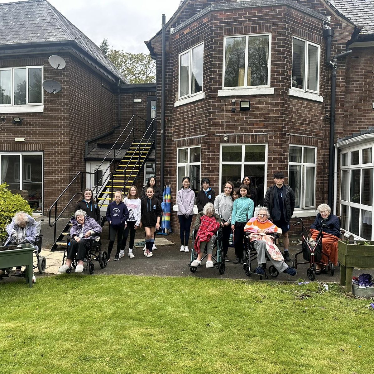 The eco-hub enjoyed an afternoon at our local care home where they spent time with the residents. They helped with the planting in the garden ready for summer! 🌿🌼 @EcoSchools