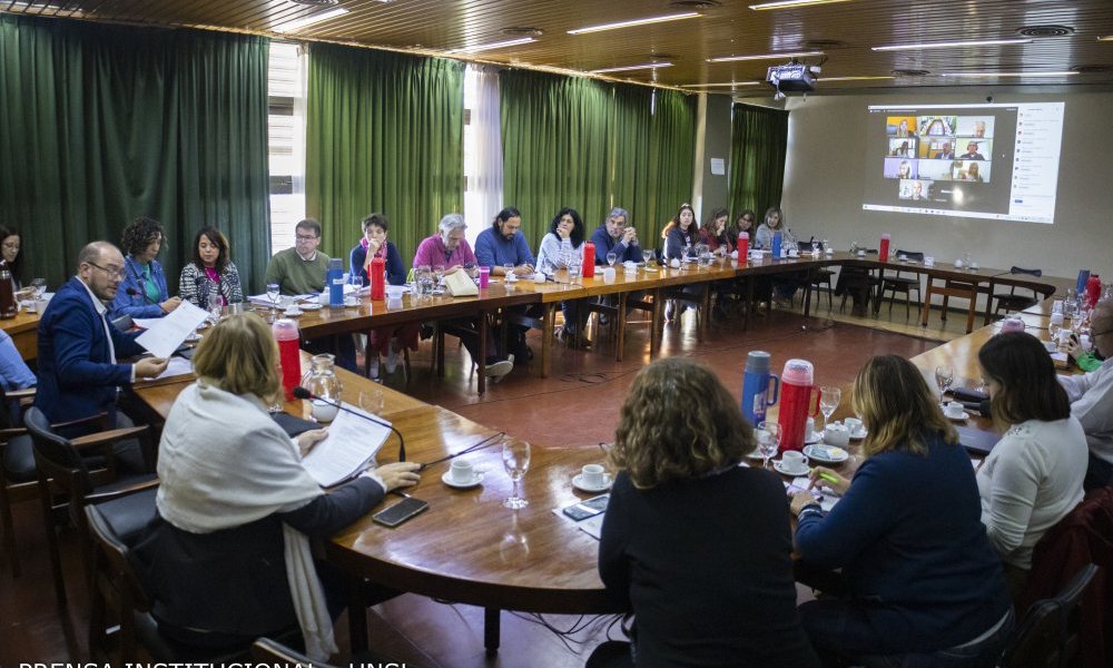 El Consejo Superior de la UNSL manifiesta su extrema preocupación ante los hechos sucedidos el lunes 29 de abril en horas de la tarde, en el que efectivos de la Policía de la Provincia de San Luis ingresaron al Cuarto Bloque de la UNSL. Nota: acortar.link/PD3eXY