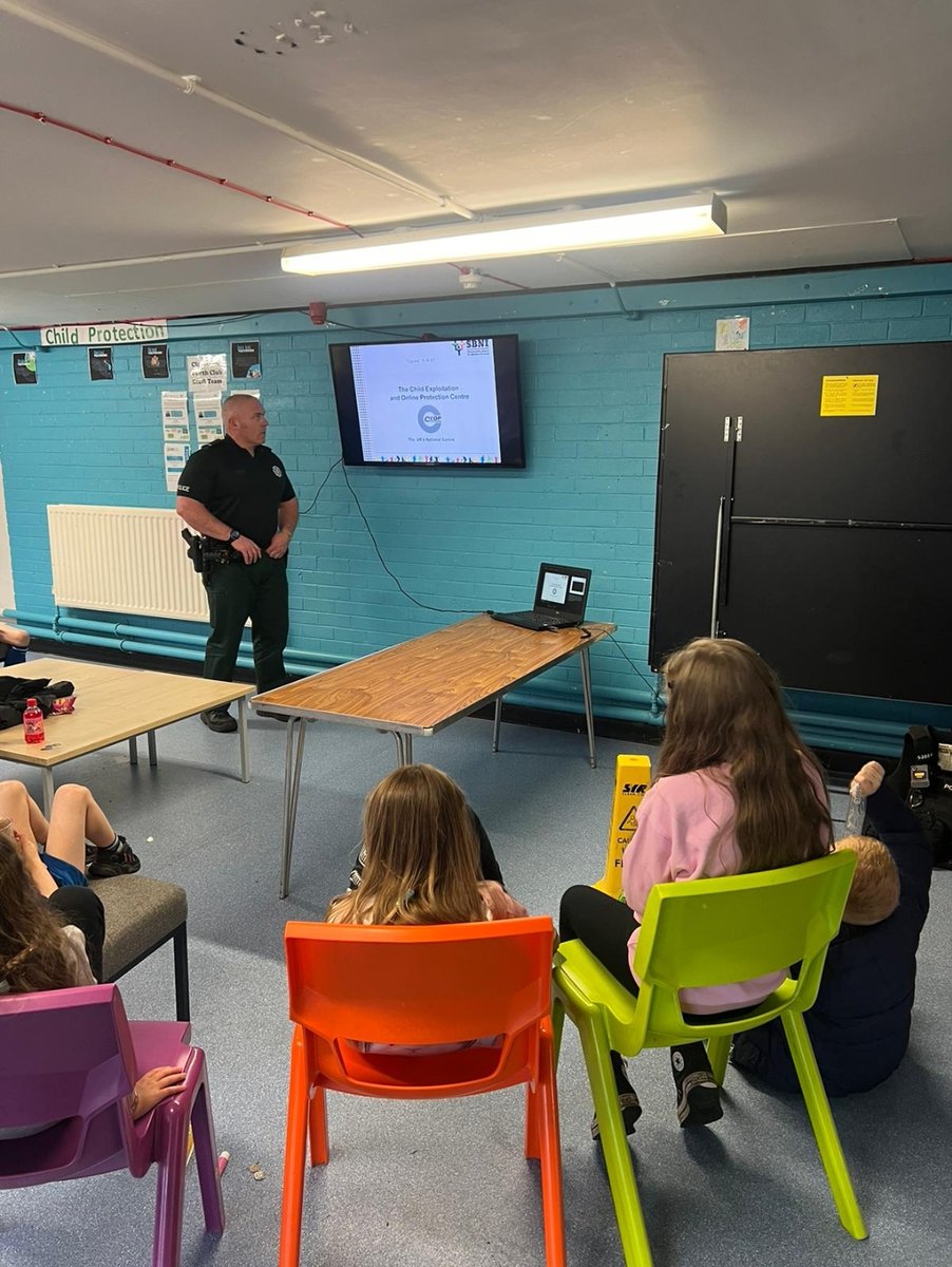 Neighbourhood Officers were at Clarawood Youth Club this evening. We chatted to the young people about online safety, how to keep themselves safe whilst online and the importance of telling someone if something happens. Thanks #WeCareWeListenWeAct