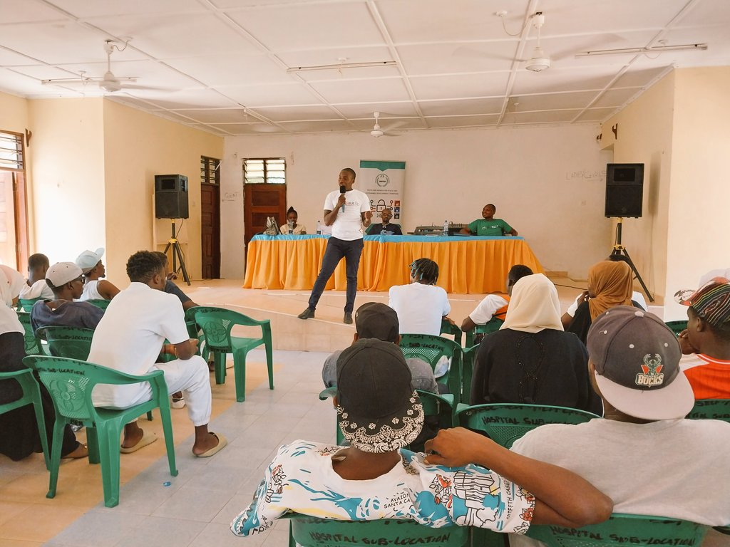 YOWPSUD convened a Stakeholders Roundtable with #AriveKilifi mentees to discuss socio-economic opportunities for youth, women, and PWDs in Kilifi County. Representatives from @DistantRelativs, @HudumaKenya, @hope2shine, and @AjiraDigital participated in the dialogue.