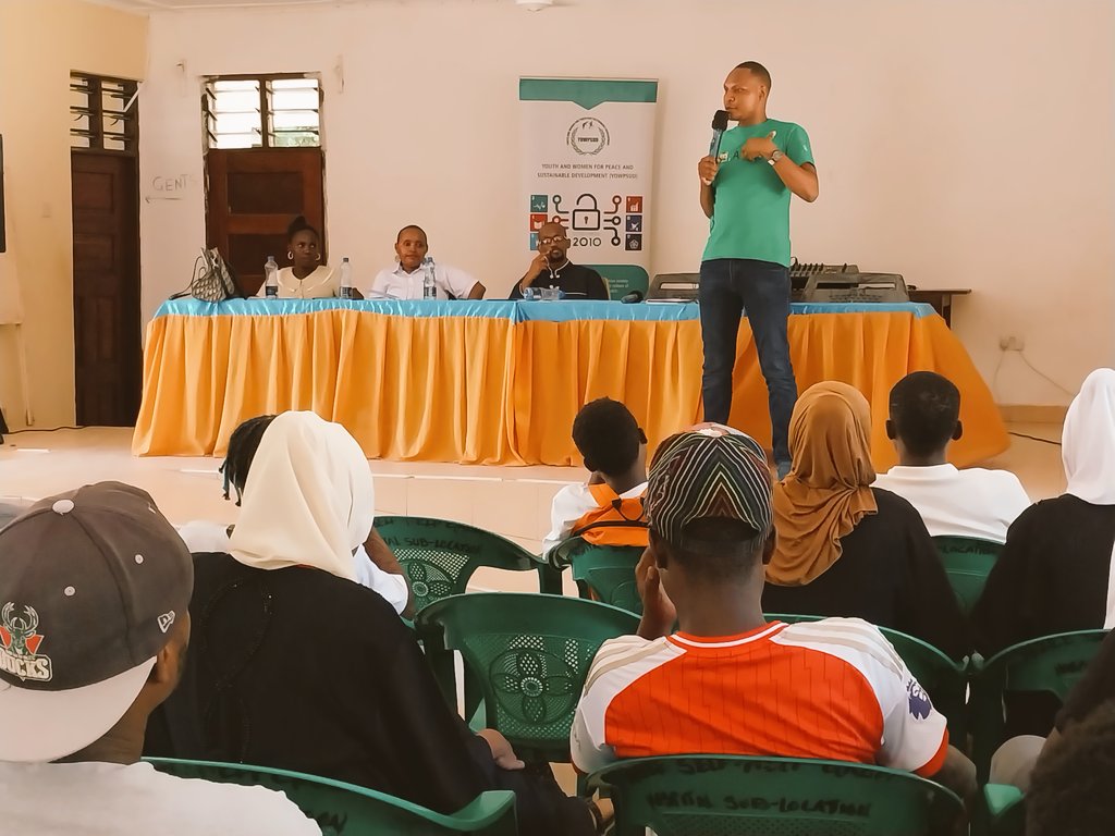 Youth actively engaged in addressing challenges related to accessing information and opportunities during the session. Their questions highlighted pressing issues and fostered meaningful dialogue. #AriveKilifi #PamojaInitiative #TuesdayVibe @AjiraDigital @tendasasa @theGCERF