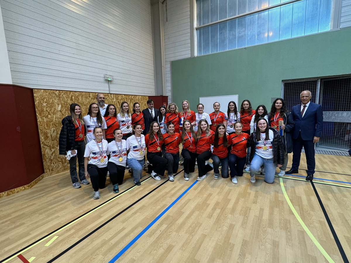 Accueil de @NBelloubet au lycée @JGallieni afin de découvrir L’internat d'excellence.Cet internat agit comme un levier d’égalité des chances et d’ouverture culturelle,artistique &sportive.Une belle opportunité pour nos jeunes d’apprendre à travailler dans des conditions optimales