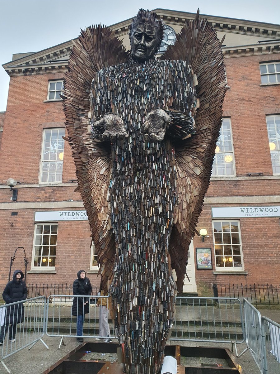 Last day of knife angel in #Taunton marked by vigil @TauntonMinster and on Castle Green