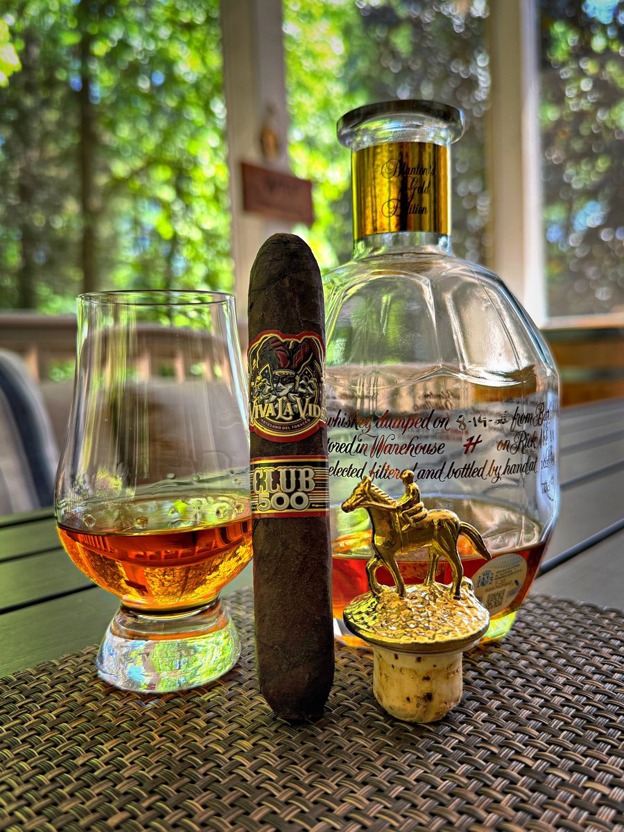 Mash Bill Two-sday. 

What’s your favorite Mash Bill 2 product from Buffalo Trace? 

#Bourbon #Whiskey #Whisky #BuffaloTrace #MashBillTwo #Blantons #Cigar #WhiskeyAndCigars #PorchLife #LuxuryCigarClub