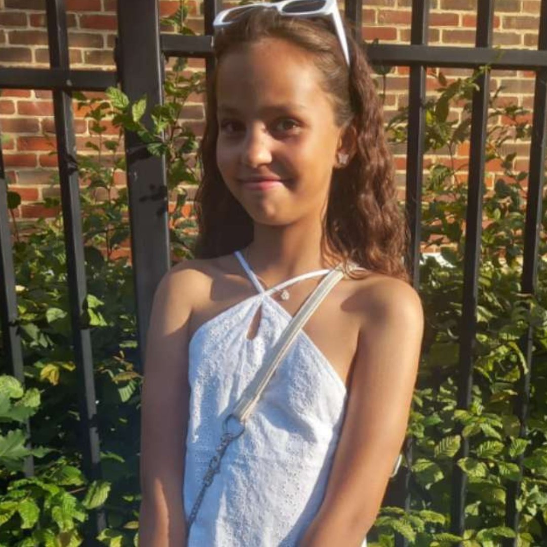 “I’m not as scared to wear my sensor out.” We spoke to 11-year-old Mia-Imani about her #Type1Diabetes diagnosis, wearing her glucose sensor to prom and the support she gets from her family and friends. Read Mia's story 👉 bit.ly/3UCjahR #GBDoc #T1D