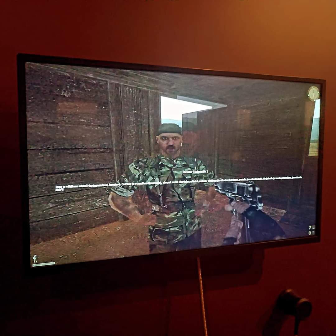 Dnes trošku jinak.

V Náprstkově muzeu v Praze začala výstava o vietnamské komunitě v ČR. 🇻🇳🇨🇿 Kámošce Nhi a <a href="/OndrejCrhak/">Ondřej Crhák</a> jsem ukradl fotky, abych vám ukázal, co tam je. Třeba minikino. A můj hýbající se ksicht. A hratelný český Vietcong. Jste všichni vítáni!

#každýdenjednafotka