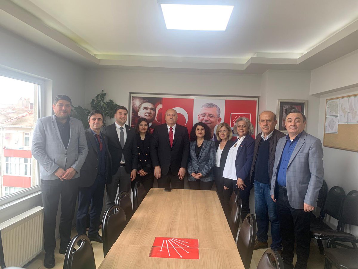 Parti Meclis üyelerimiz Berker Esen, Turgay Özcan, Sinem Kırçiçek ilçemizi ziyaret ettiler. Kendilerine nazik ziyaretlerinden ötürü teşekkür ederiz.