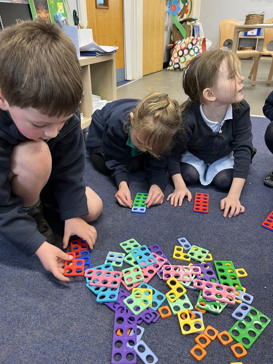 #Dwynwen are using numicon to find bonds to make 10.  #maths