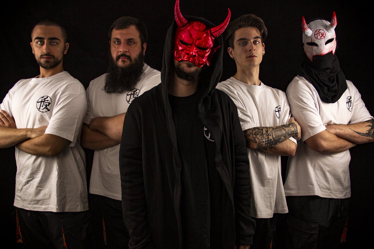 👹👹Booooom👹👹
Por fin tenemos la formación perfecta de TFOA. Un cambio de look de la banda, nuevos miembros y un nuevo rumbo musical. 

Bienvenidos @x.tfoa.official (instagram) y @albertosocias_ al RENACER de la banda.
⚠️ Estad atentos  ⚠️

#metal #metalmusic #metalcore