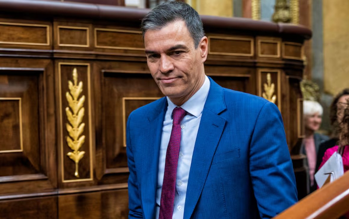 🇪🇸 Mensaje de mi parte a los periodistas españoles. El socialista @sanchezcastejon le ha declarado la guerra a la prensa y amenaza con acabar con la libertad de expresión, esto no es nada nuevo, ya lo hemos vivido en tiranías como las de Venezuela o Cuba. Cuenten conmigo para