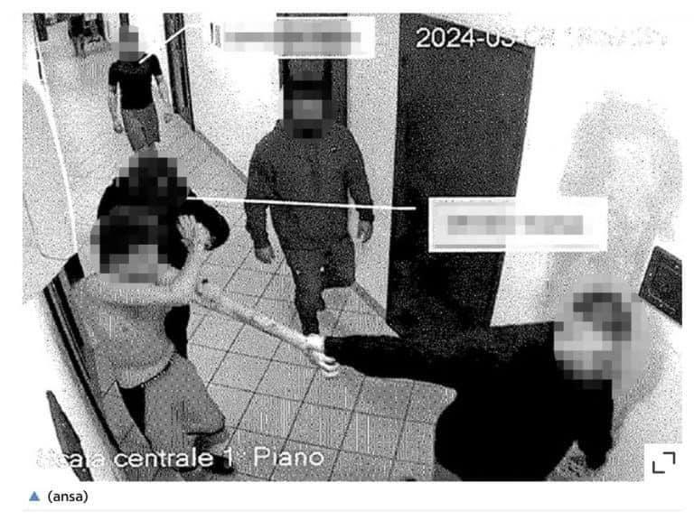 🇹🇳🇮🇹🔴Des captures de vidéos de l’un des mineurs tunisiens âgé de 17 ans incarcérés dans la prison pour mineurs de Cesare Beccaria à Milan, ayant subi des tortures par des agents pénitentiaires. L’ Assocazione Yairaiha Onlus, se porte partie civile. ansa.it/lombardia/noti…