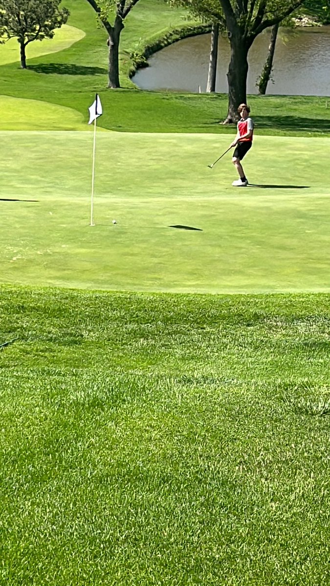 Kalis about sinks long putt on #4.
