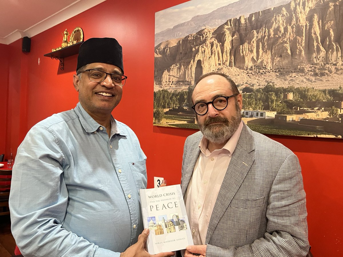 Thank you #Bruce for meeting & giving us the opportunity to share the peaceful teaching of #Islam in creating a cohesive, pluralistic and respectful society. #VoicesForPeace #MuslimsForPeace #LoveForAllHatredForNone