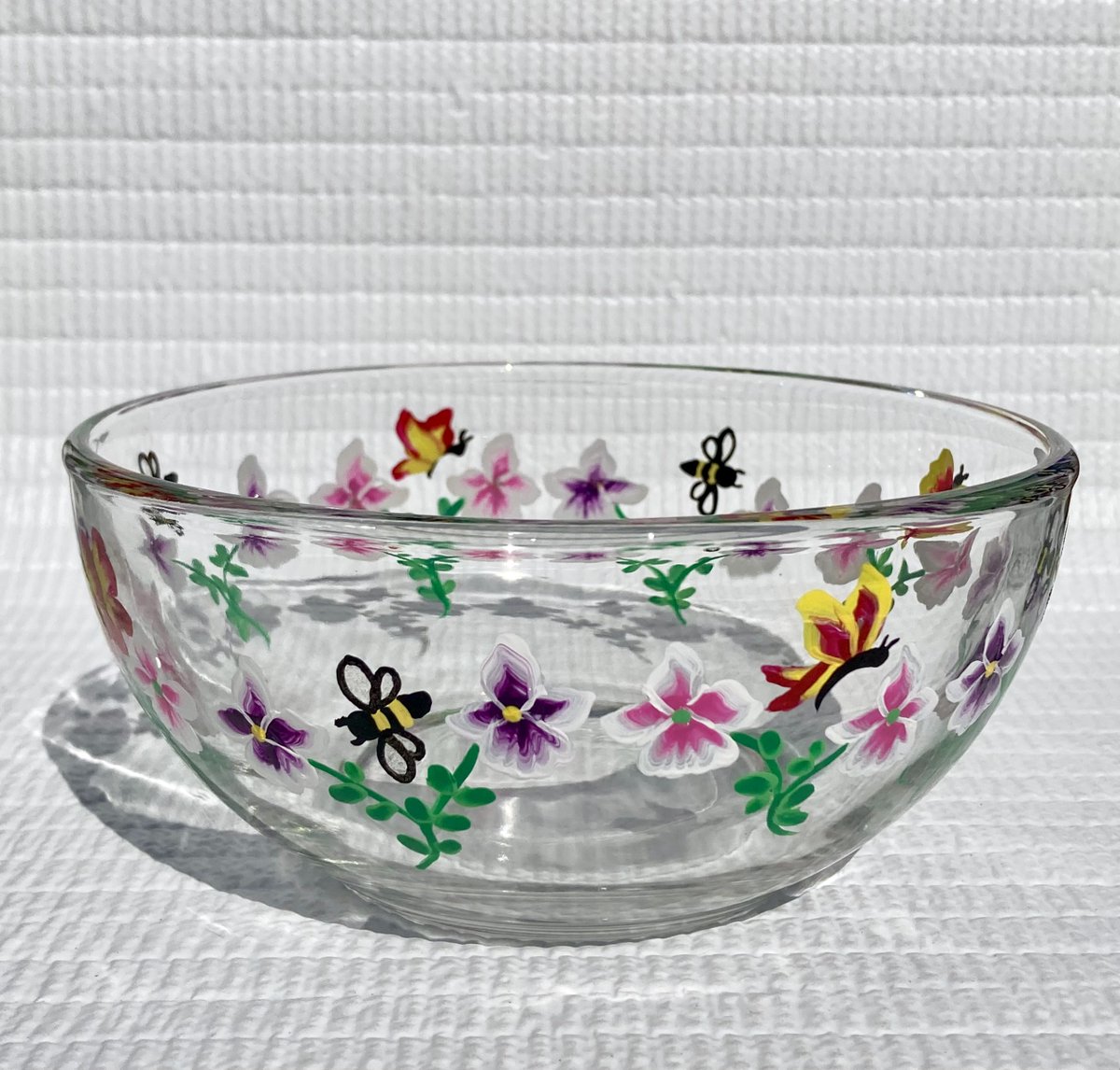 Floral candy dish etsy.com/listing/169454… #bowl #handpaintedbowl #candydish #SMILEtt23 #CraftBizParty #homedecor #flowerlovergift #etsy #MothersDayGifts