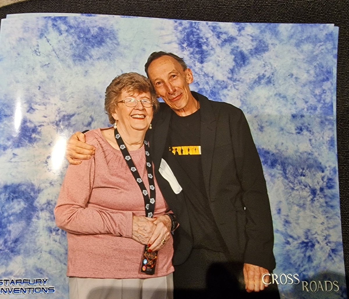 @JulianRichings @starfuryevents @ToddStashwick @MurielFPhotos Absolutely brilliant to meet you. I think my mum, Maxine was like a teenager when she met you.