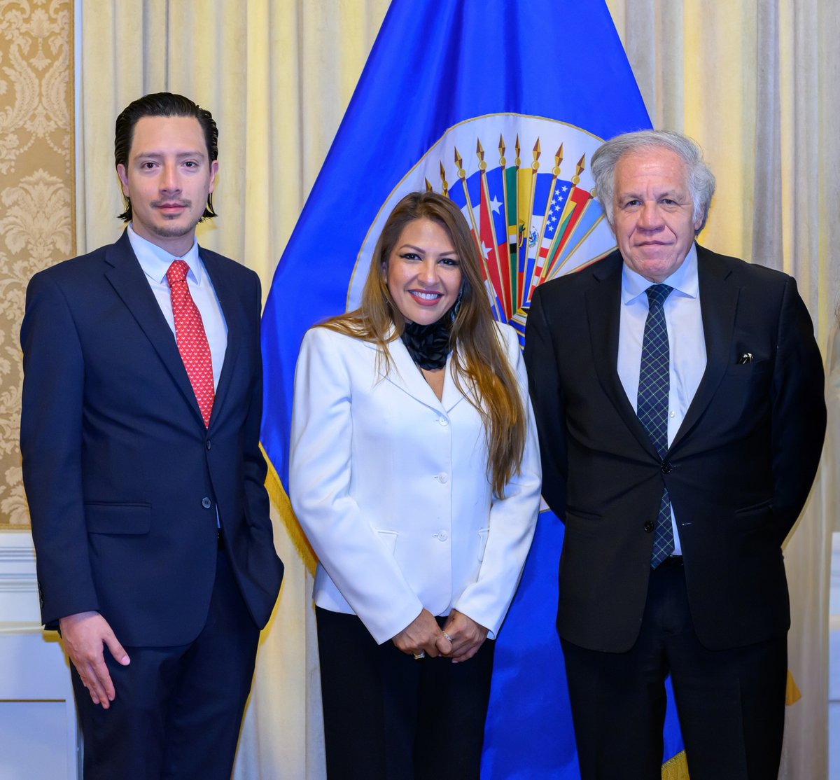 Ayer la Presidenta de @FLAM_asociacion @ADRIANAOROCU firmó junto con el SG de la @OEA_oficial un Convenio de Cooperación OEA-FLAM, con el objetivo de promover la independencia judicial. Nuestro Director Ejecutivo Adjunto Jaime Chávez Alor participó como testigo de honor.