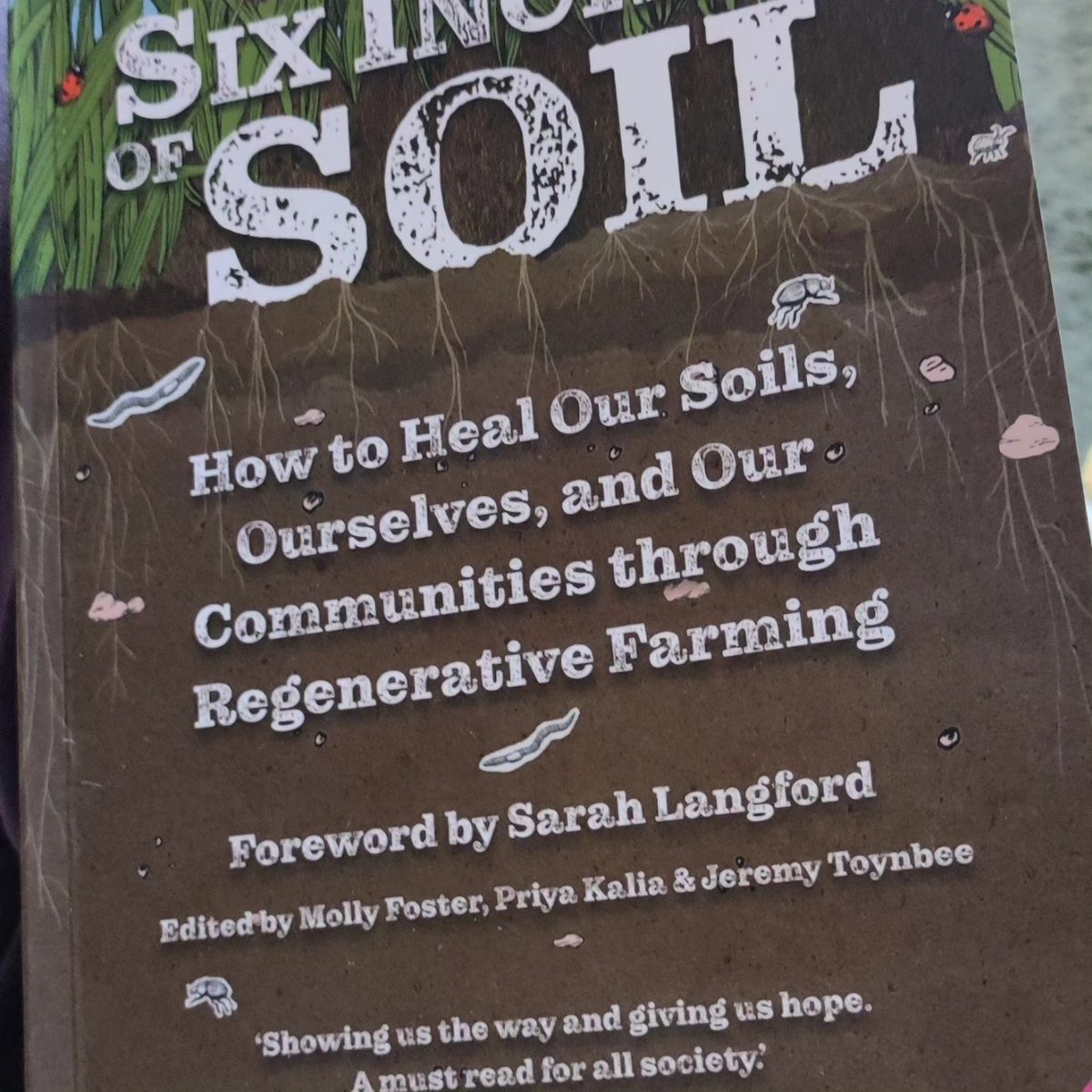 Ooooh.. Just received new book on regenerative ag, following 3 new entrants, farm and food and land policy, agroecology and much more. Book of the film and more A packed book, photos, interviews..4 chapters from me😁 From @sixinchessoil @5m_Books lovely foreword by @wigsandwords