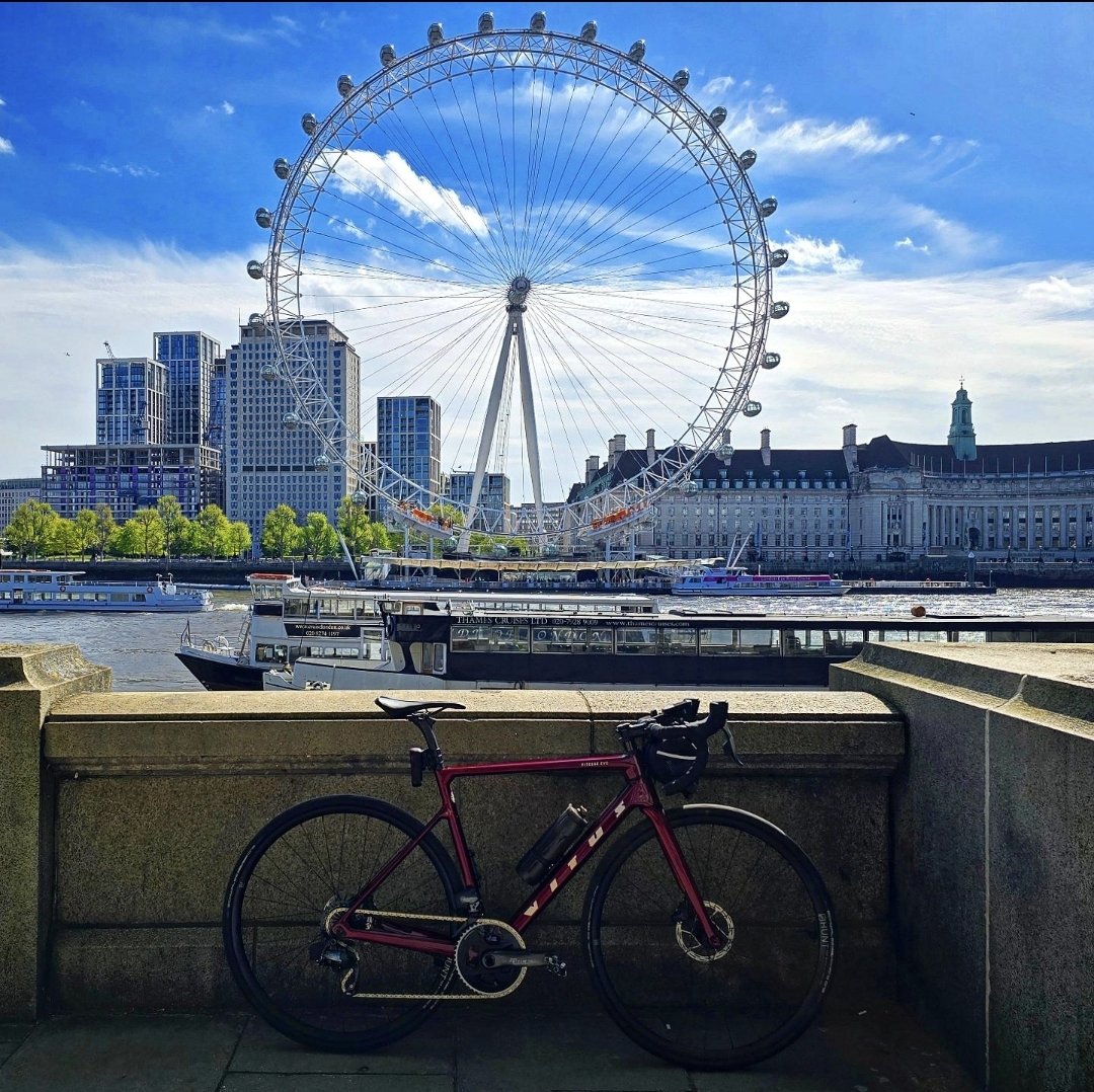 #POTD2024 Day 121 Big Wheel - Little Wheels. The mighty Vitus with the London Eye in the background Just look at that @sramroad flattop chain bling! #potd #picoftheday #pictureoftheday #mylifeinpictures #s24ultra #london #landmarks #cycling #riding #londoneye